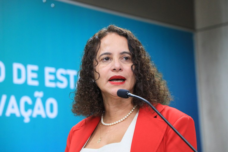 Luciana Santos ressaltou que a volta do programa de bolsa de estudo para pesquisa está entre as prioridades do governo