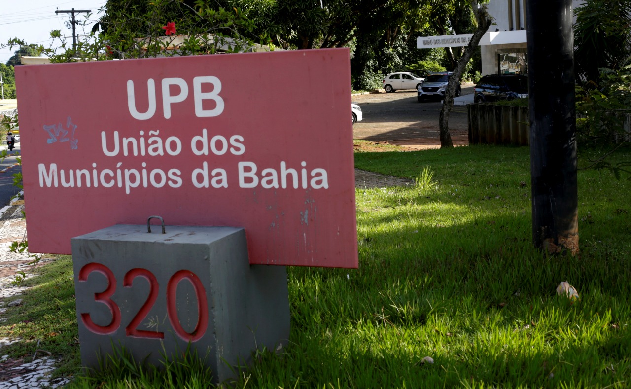 Entidade municipalista orienta procuradorias dos municípios prejudicados ao pedido de liminar com base na  Lei Complementar 165 de 2019