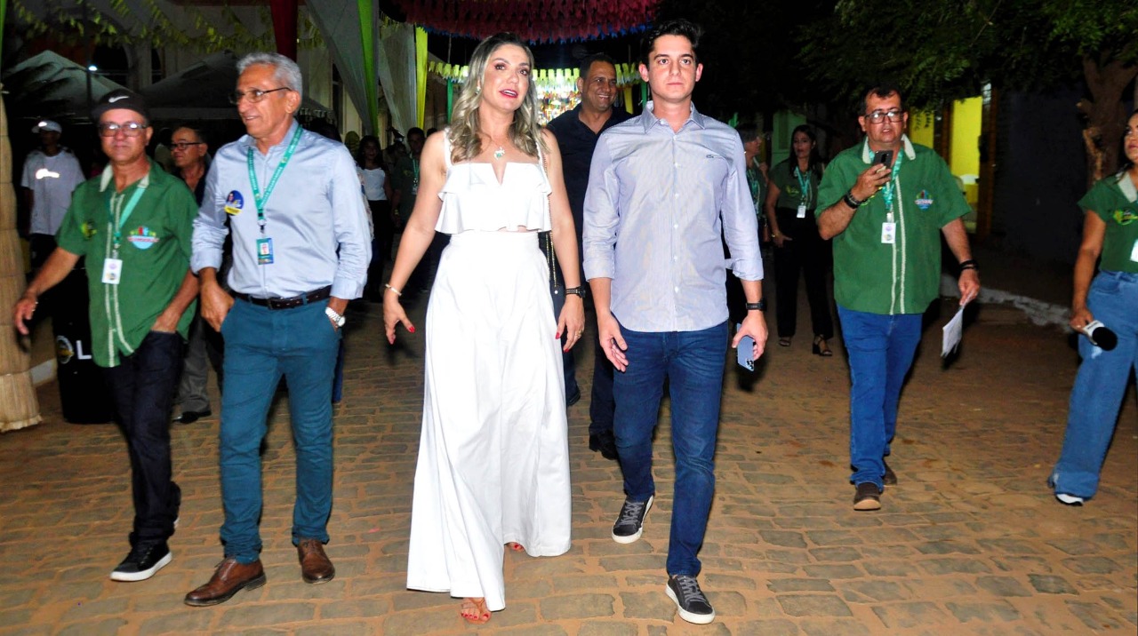 Prefeita e Wanderley, Fernanda Sá teles (PP) ao lado do deputado estadual Marcelinho Veiga (UB)