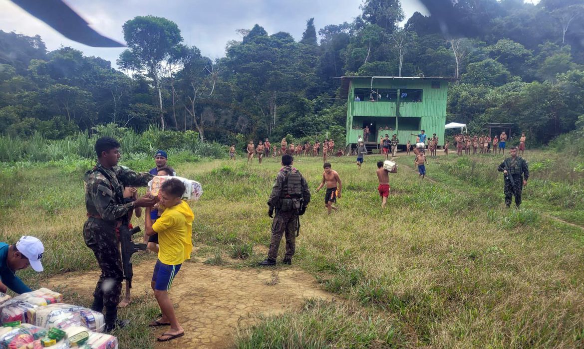 Mais de mil pessoas com graves problemas de saúde já foram transferidas da Terra Indígena Yanomami