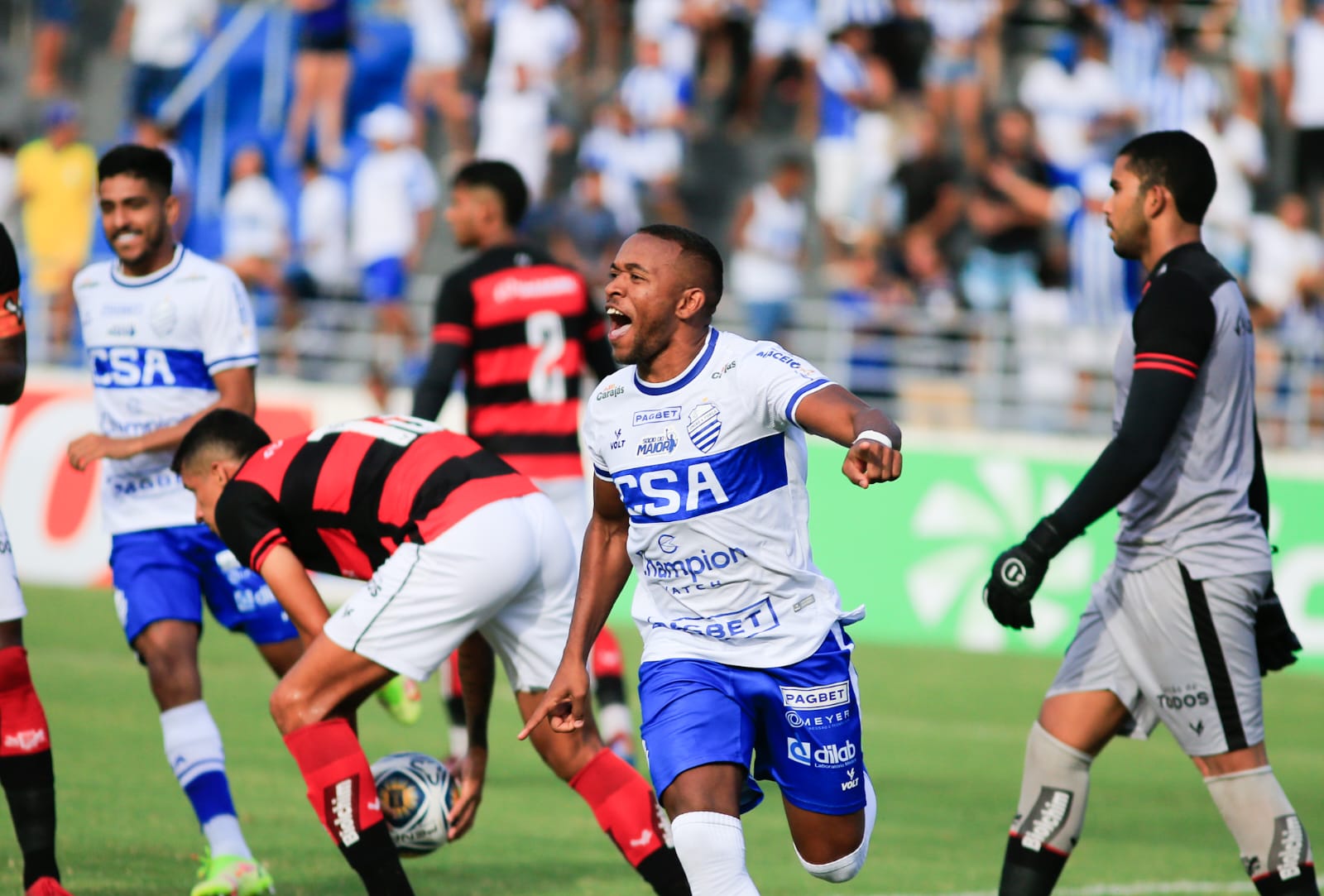 Leão marcou o gol de honra com Léo Gamalho
