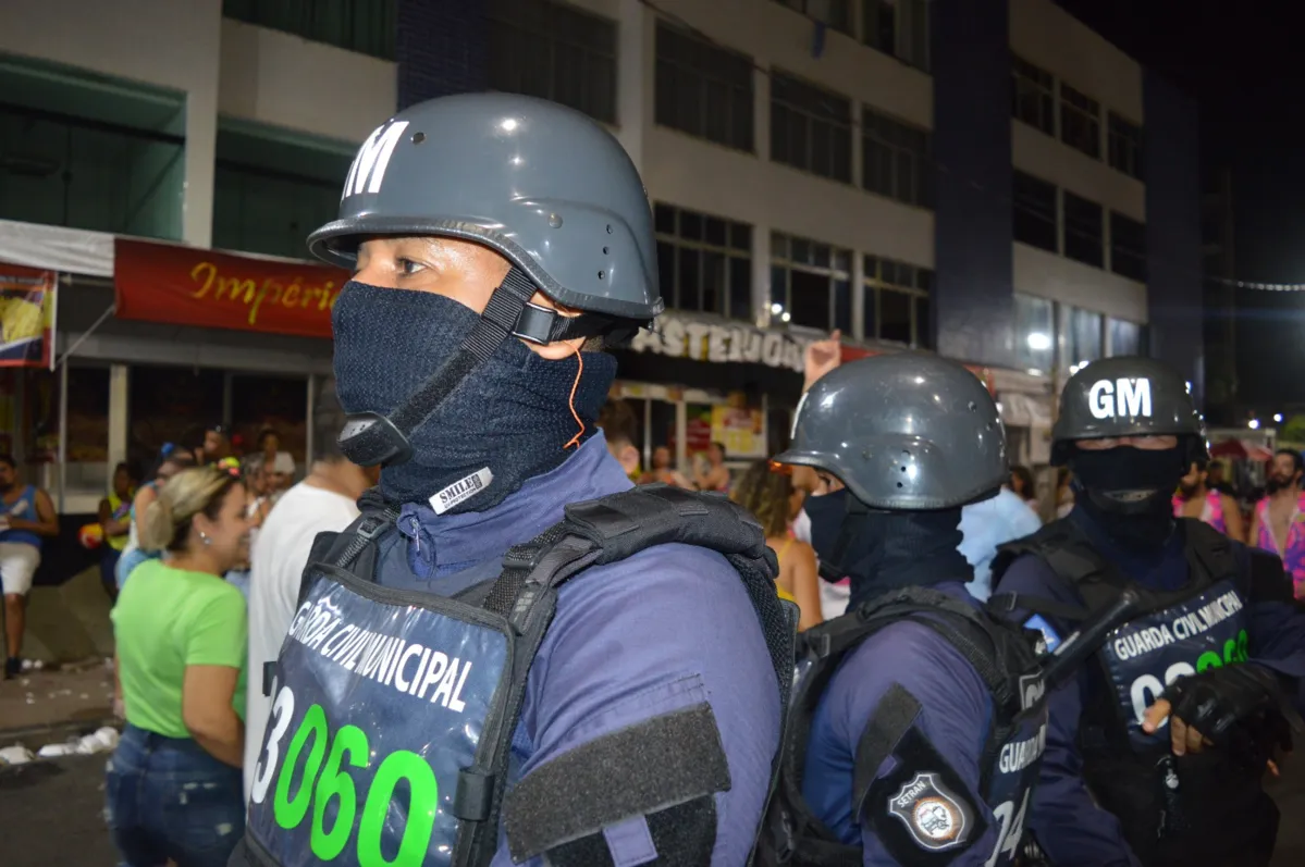 Agentes da Guarda Civil Municipal atuando no carnaval de Salvador
