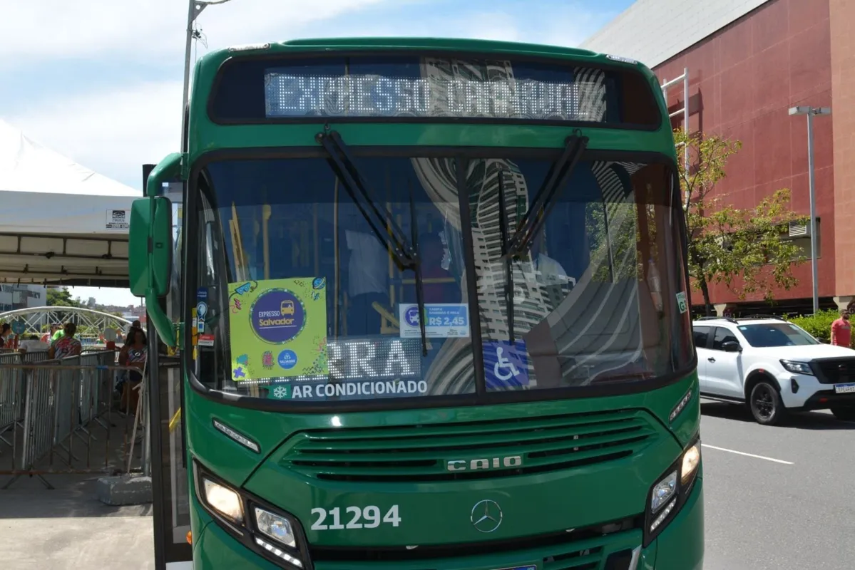 No Carnaval de 2023, os ônibus expressos e climatizados conectaram três shoppings da capital baiana aos circuitos Osmar (Campo Grande) e Dodô (Barra/Ondina)