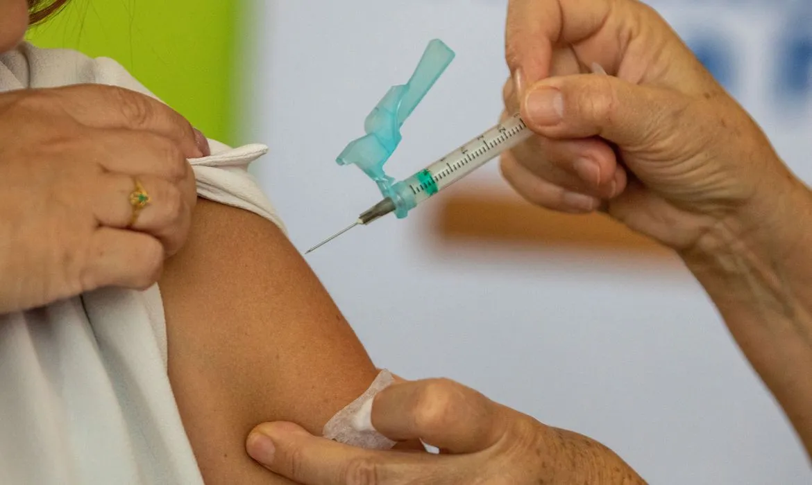 Até o momento, a Bahia contabiliza 11.726.057 pessoas vacinadas com a primeira dose