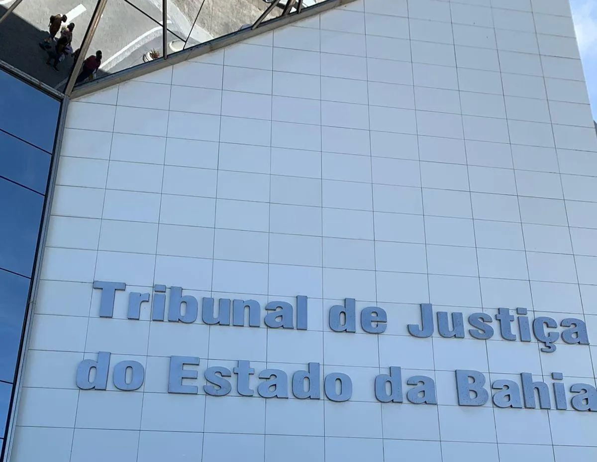 De acordo com a AMAB, em 2018, o Tribunal de Justiça da Bahia (TJBA) editou uma norma administrativa que restringiu severamente a possibilidade de suspensão das férias ou pedido de remarcações
