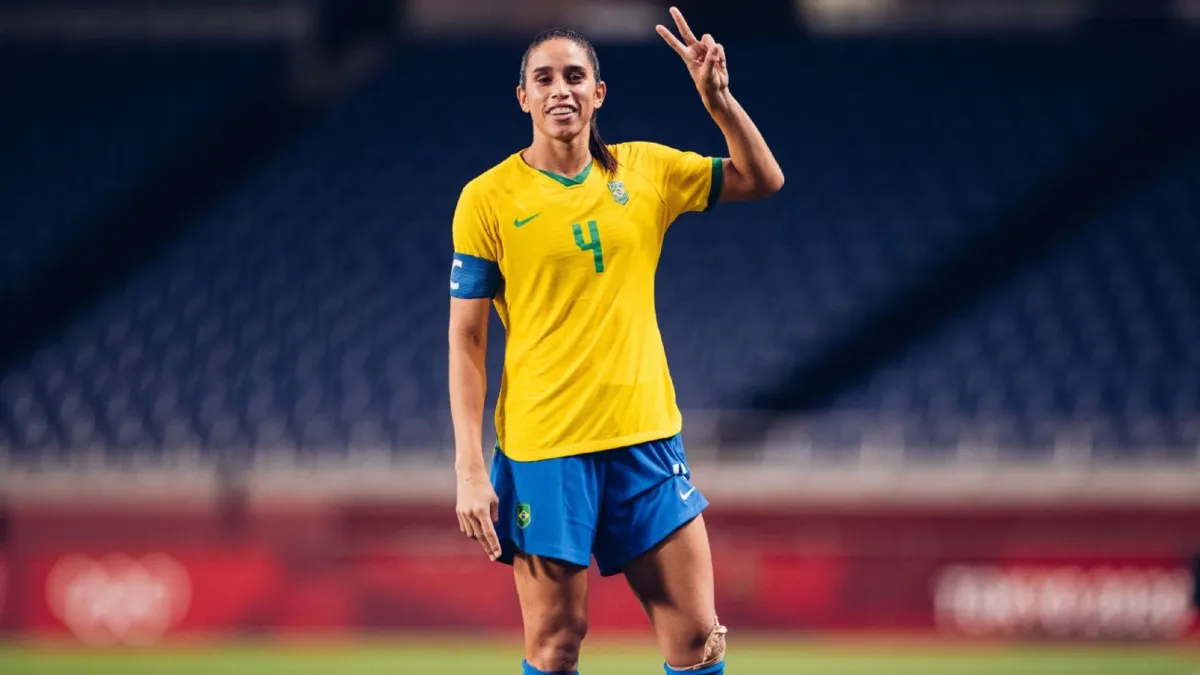 Baiana, mulher, jovem e talentosa, Rafaelle Souza é zagueira da Seleção Brasileira Feminina de Futebol