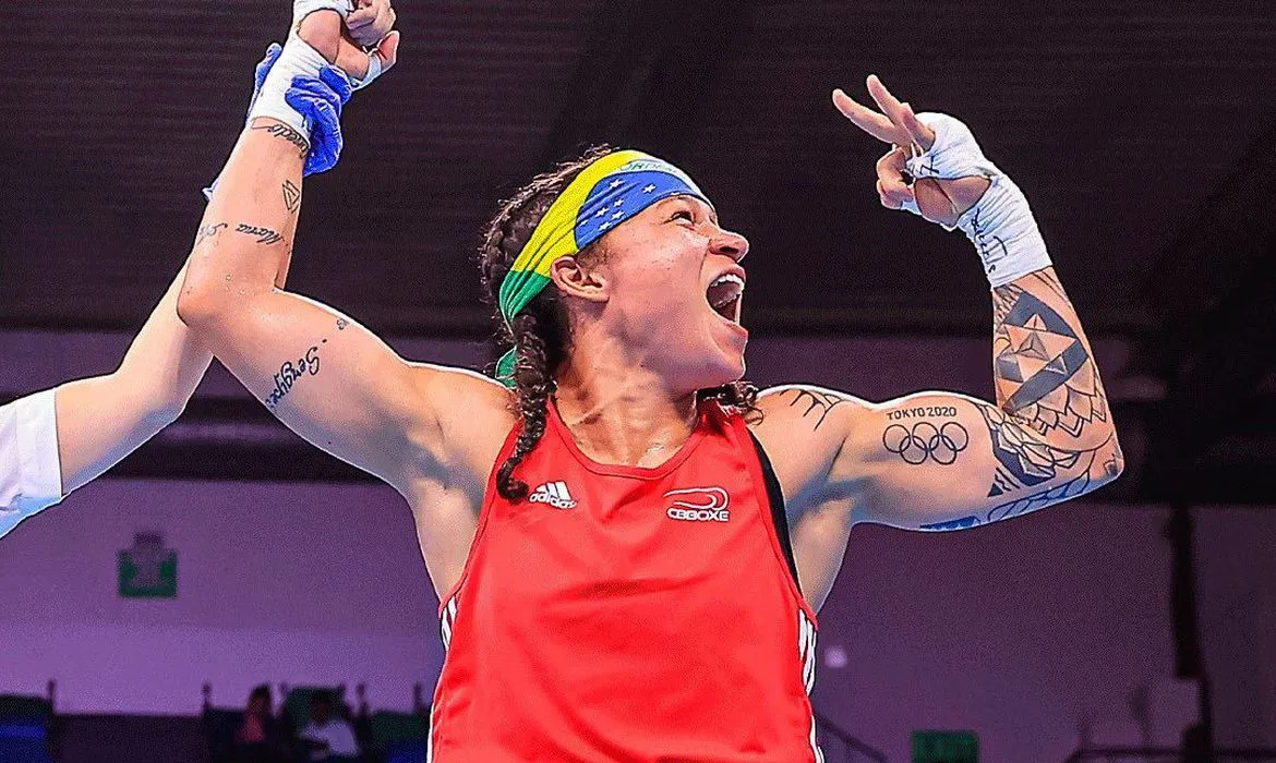 Brasileira vai decidir o título dos 60 kg com a colombiana Angie Valdes, no próximo sábado
