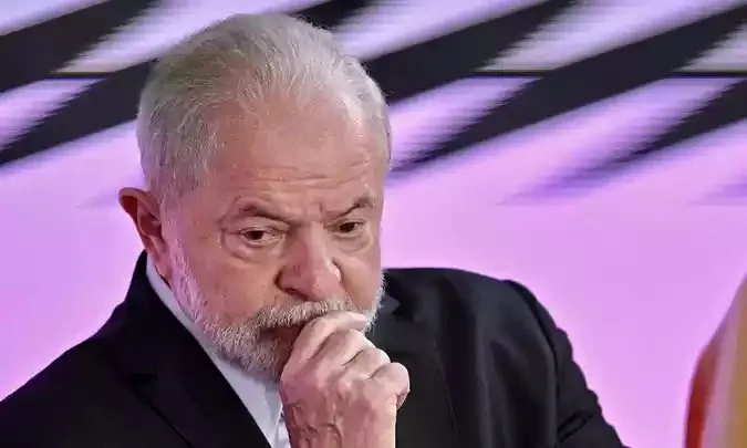 Apesar da pneumonia, Lula participou de reunião ministerial nesta sexta