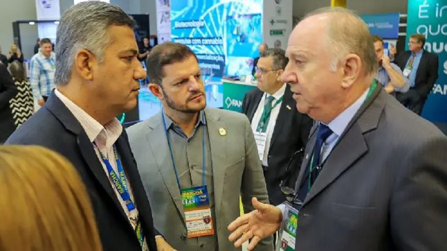 Quinho (PSD) acompanhado do prefeito de Riachão de Jacuípe, Carlos Matos ressaltou a importância do apoio da CNM