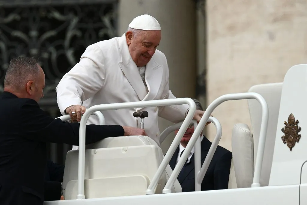 Vaticano já havia anunciado que Jorge Bergoglio estava melhorando e havia retornado ao trabalho