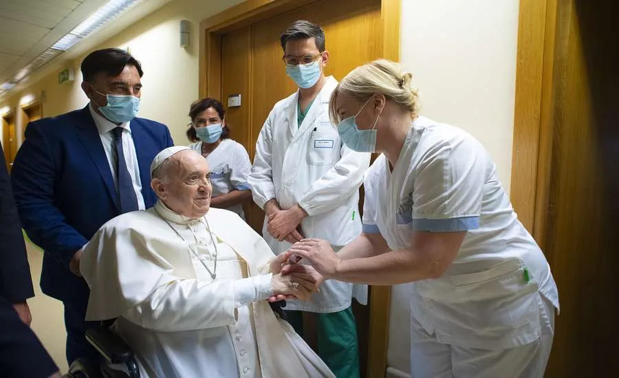 Papa Francisco recebe alta de hospital: Ainda estou vivo