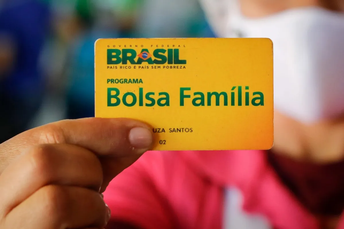 Programa Bolsa Família foi recriado no governo Lula