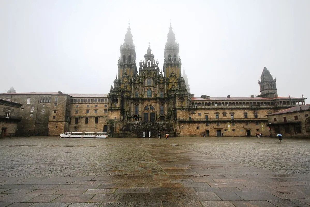 A Praça do Obradoiro é o ponto final do Caminho de Santiago de Compostela