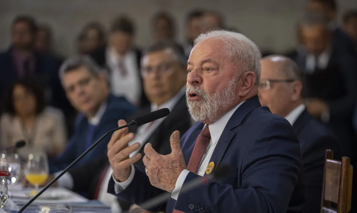 Lula faz discurso em momento de debate sobre segurança nas escolas