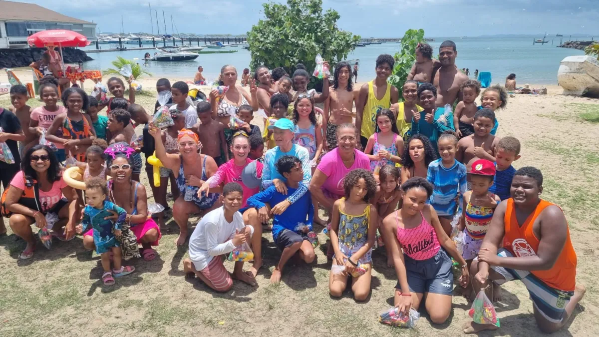 A Escola KilaKila une o esporte no mar com ações sociais na Preguiça e Gamboa