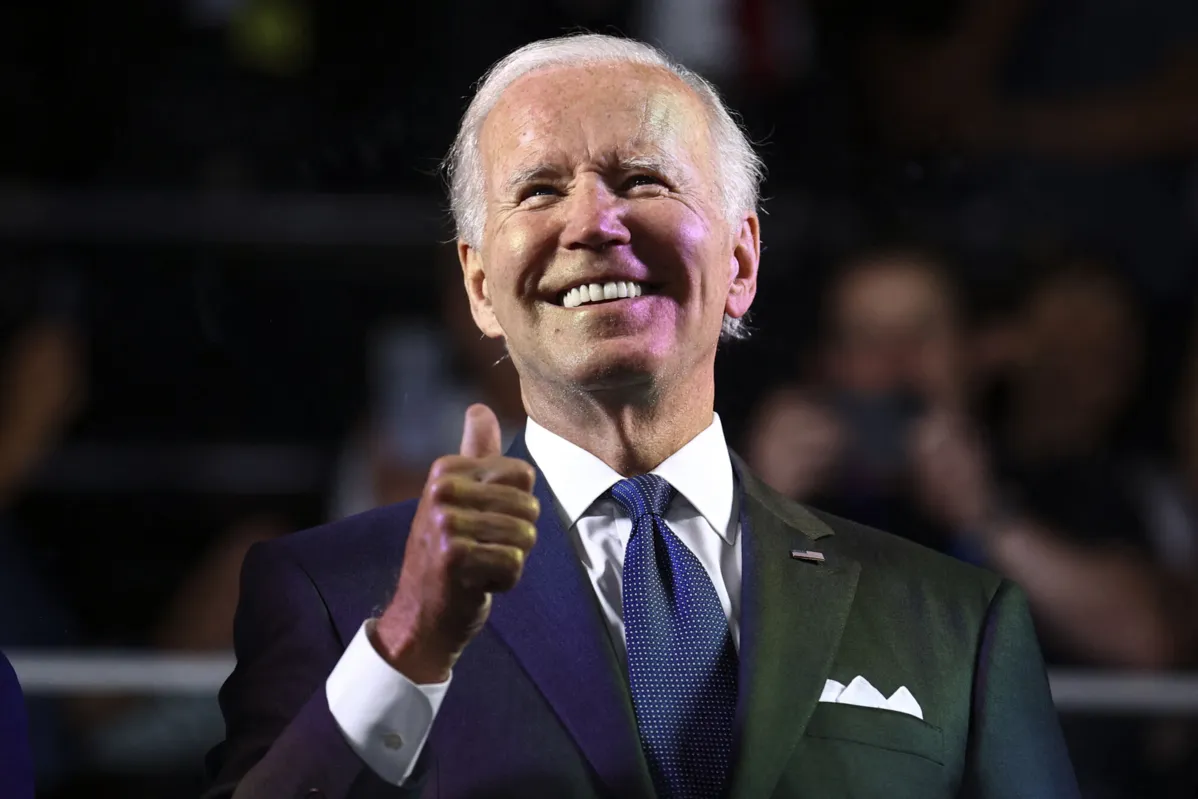 Biden fez o anúncio exatamente quatro anos depois de entrar na campanha que resultou em sua vitória