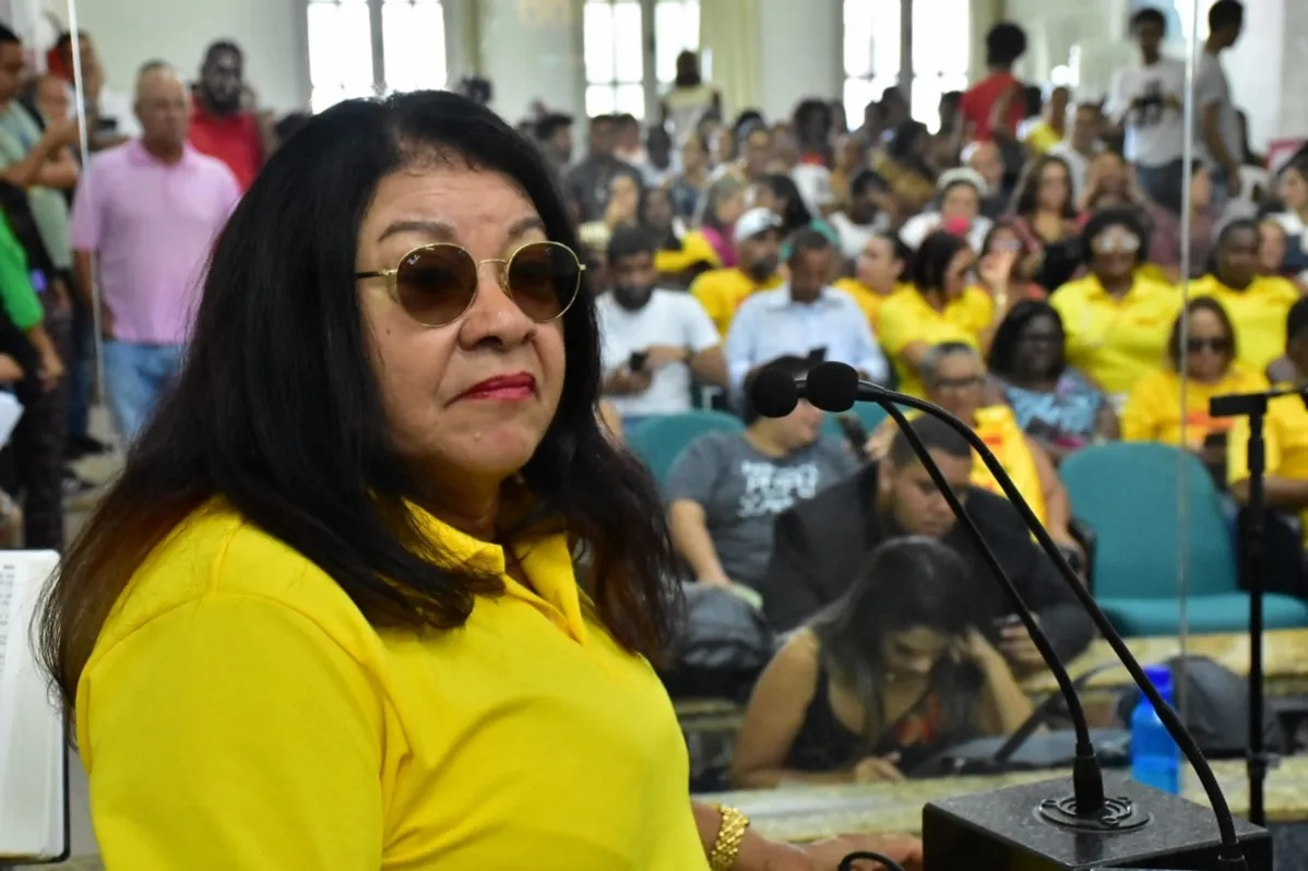 Marlede Oliveira, presidente da APLB Sindicato, citou questão  do plano municipal de Educação, por "não sair do papel há quase 10 anos”