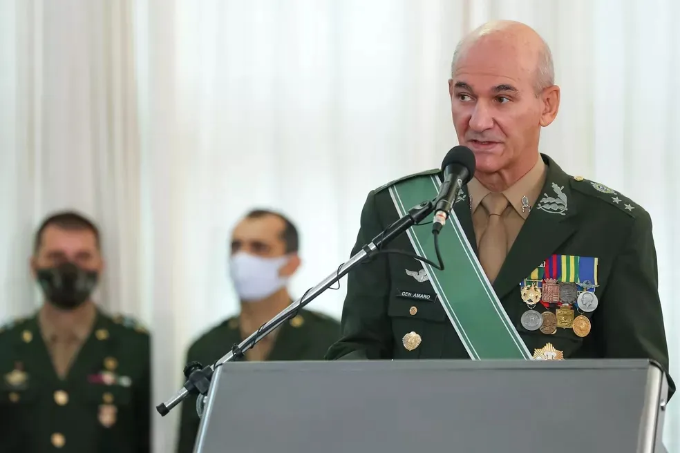 O general Antonio Amaro teve reunião com Lula no dia 20 de abril