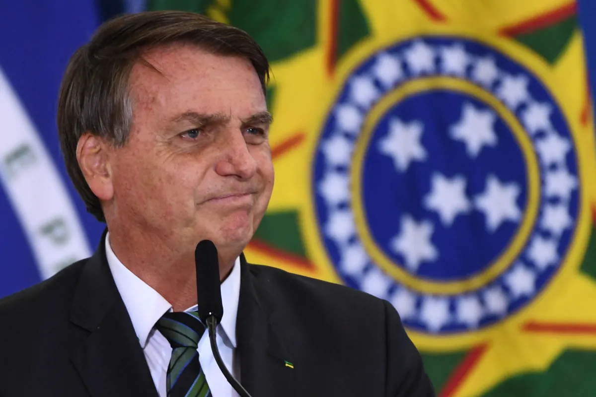Servidora da Prefeitura de Duque de Caxias foi surpreendida com a utilização de seu nome em um falso registro de vacinação do ex-presidente