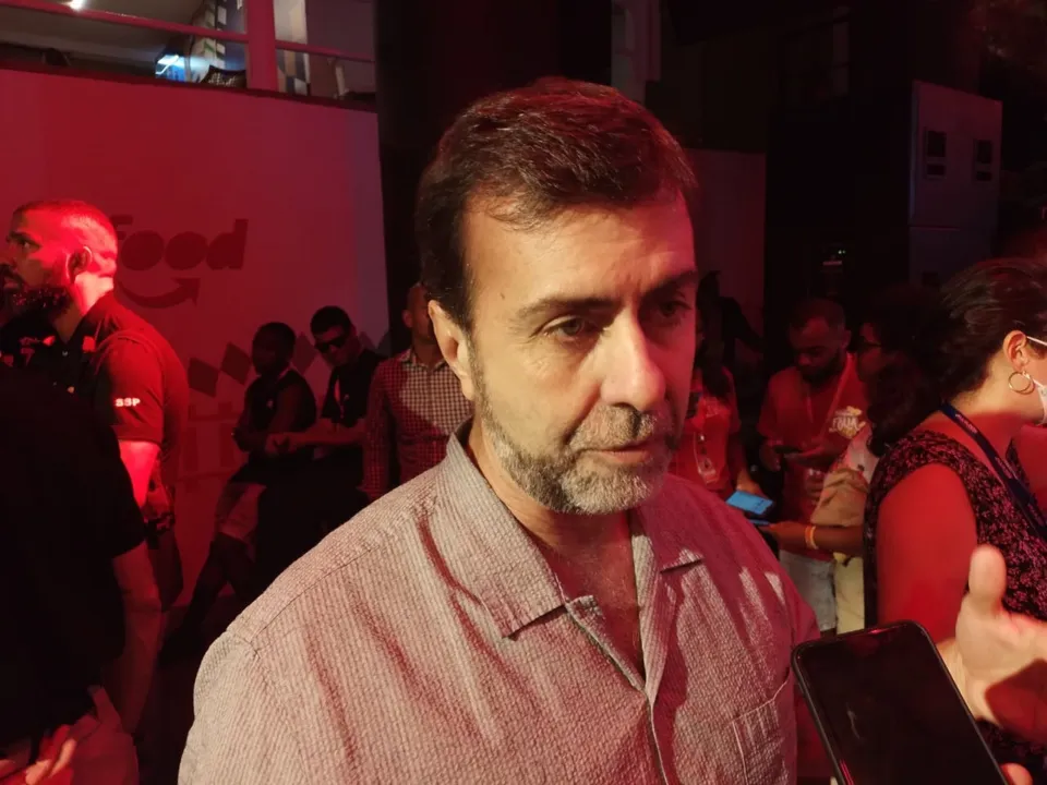 Freixo celebra a retomada do carnaval após a pandemia e a retomada da cultura após o "pandemônio" do governo Bolsonaro