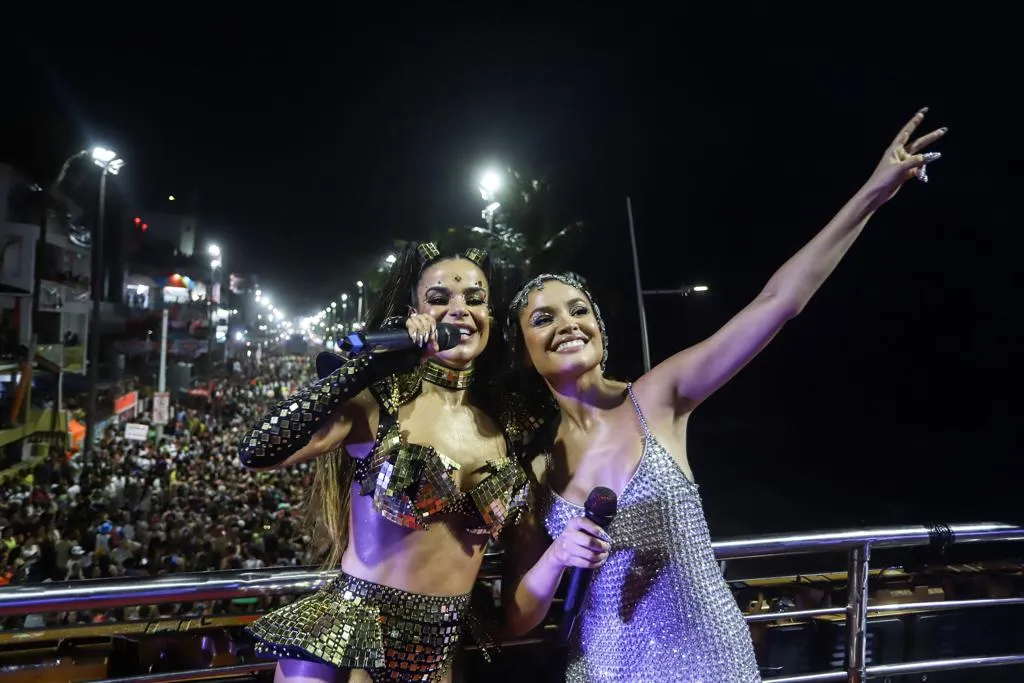 Declarando estar arrepiada com o carnaval de Salvador, Juliette acenou para os fãs e lembrou da época do BBB