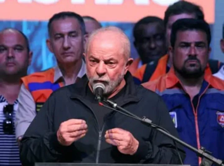 Lula em visita à cidade de São Sebastião