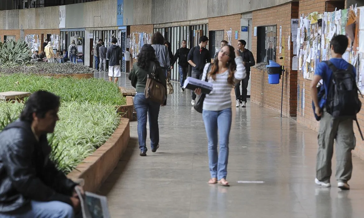 Nesta edição do programa são ofertadas 226.399 vagas em 128 instituições públicas, sendo 63 universidades federais