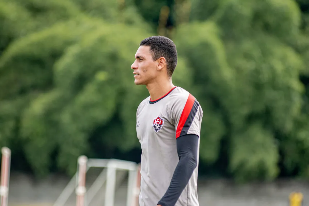 Léo Gomes é peça importante no meio-campo do Rubro-Negro