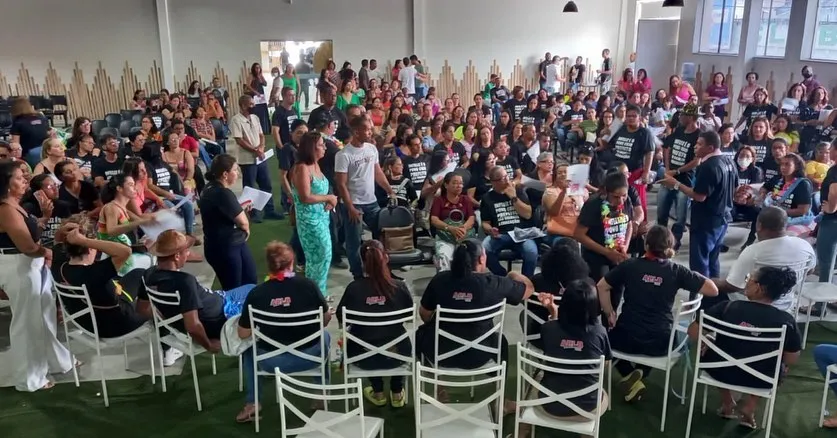 Professores paralisaram as atividades da Jornada Pedagógica para protestar contra os atrasos