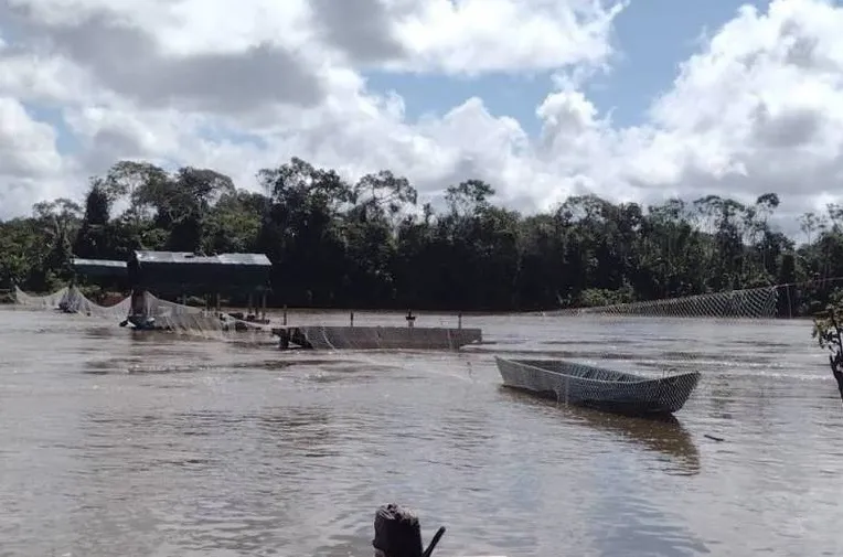 A base federal foi instalada há duas semanas e tem como objetivo impedir a entrada de barcos com suprimentos e equipamentos para garimpo no território yanomami