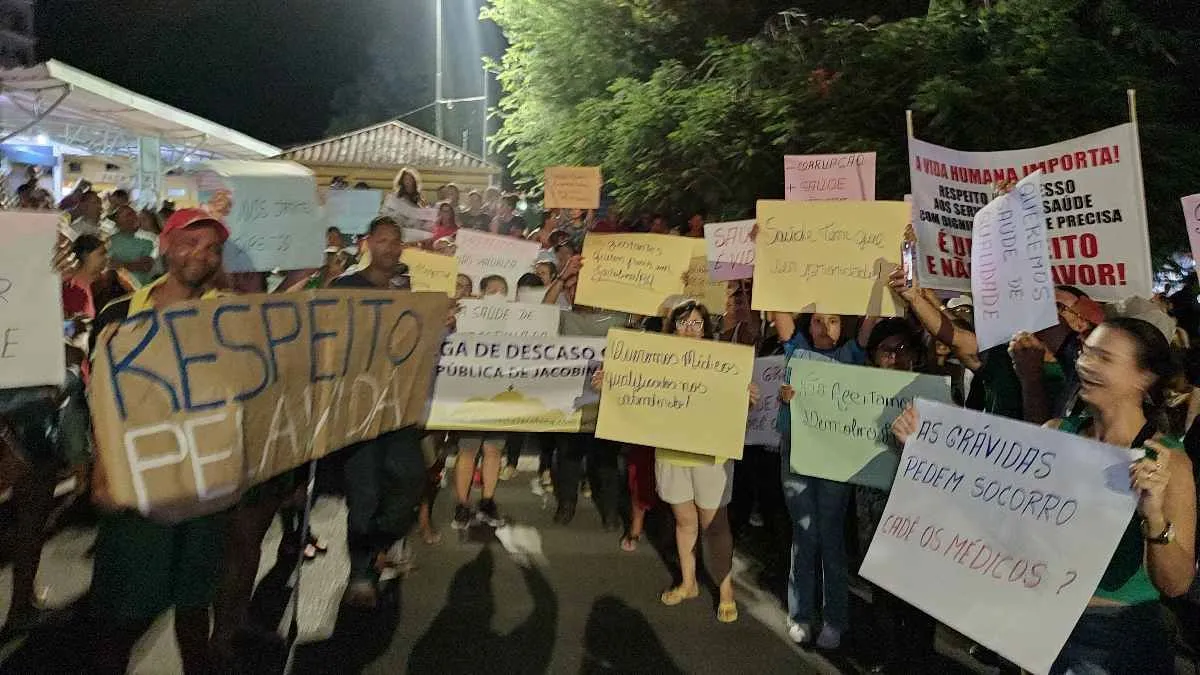 Manifestantes pediram que prefeito Tiago Dias (PCdoB) adote medidas urgentes para sanar problemas