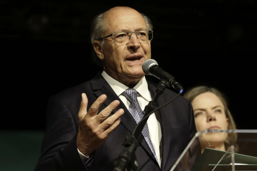 Alckmin disse que medida é de emergência, até que governo construa unidades habitacionais necessárias para acolher moradores da cidade, do litoral norte paulista