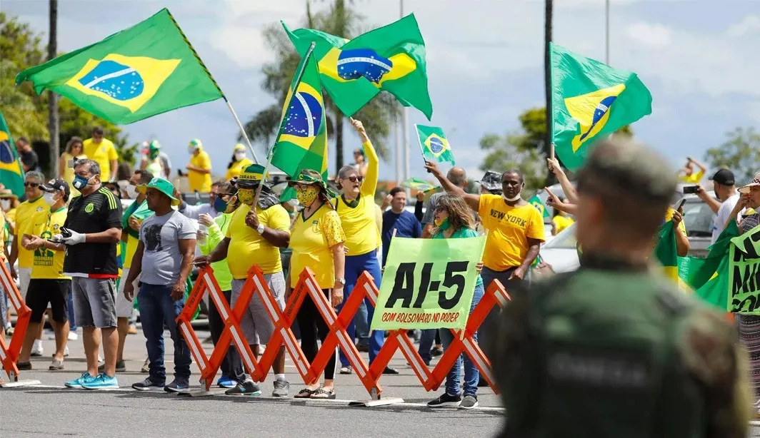 Manifestação bolsonarista em frente a QG do Exército