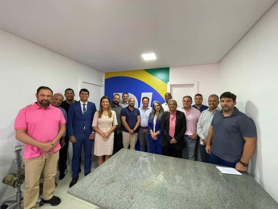 Presidente do PL da Bahia, João Roma, reunido com a executiva estadual do partido