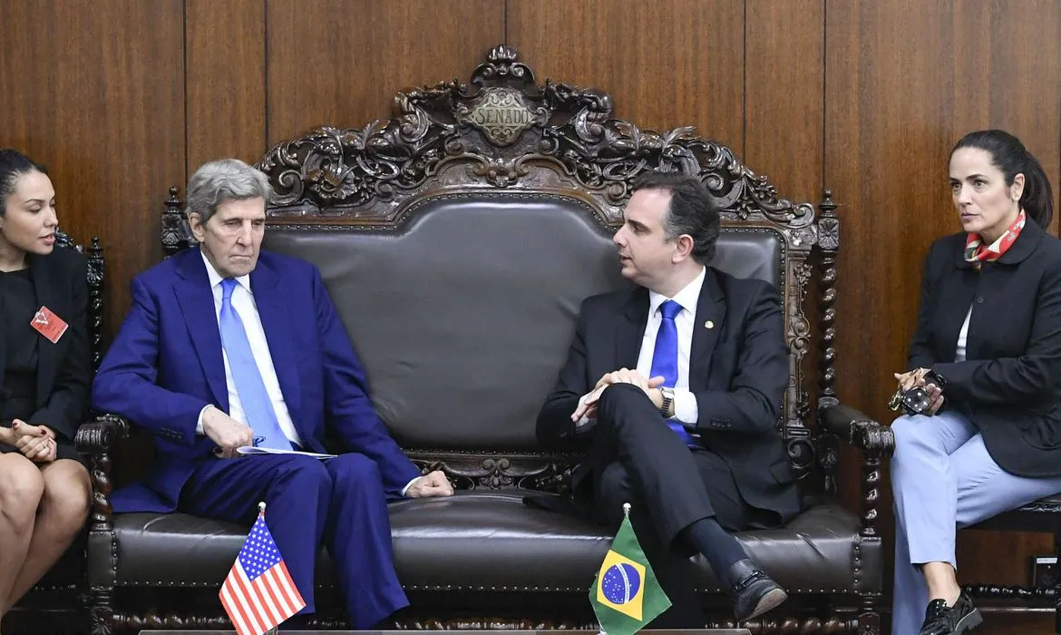 Rodrigo Pacheco recebe enviado especial dos EUA para o clima, John Kerry