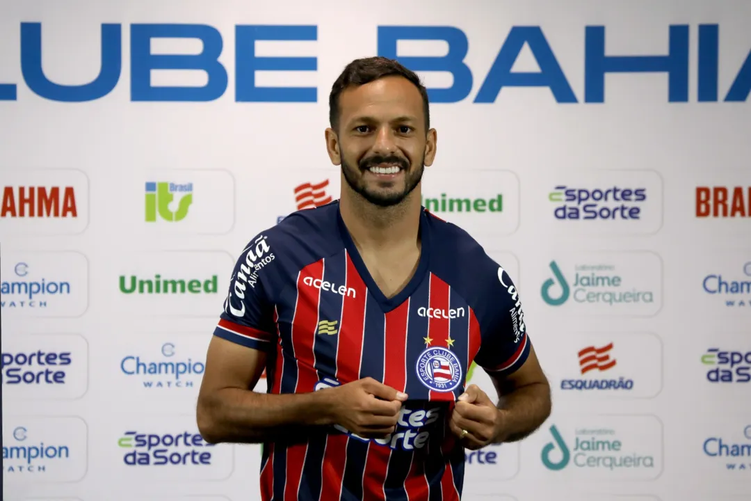 Bahia apresenta meio-campista Yago Felipe