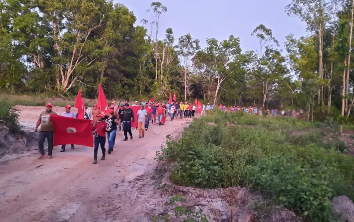 Ao todo, 1.700 integrantes do Movimento dos Sem Terra descumpriram decisão judicial e invadiram as terras da empresa