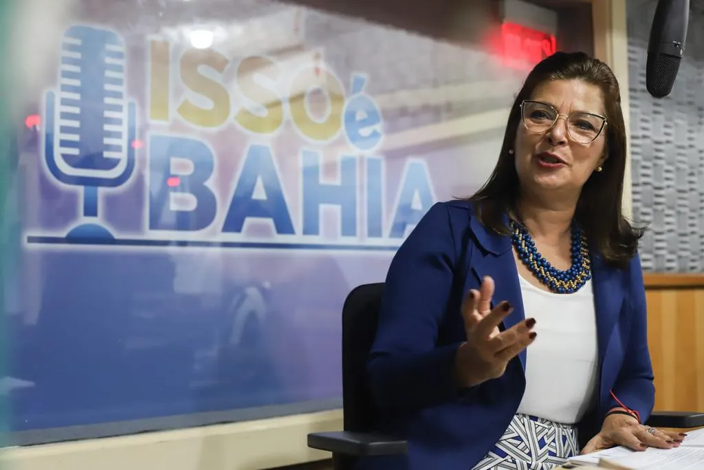 "Temos mais de 300 obras em escolas. Não há nenhum estado com investimento tão forte em estrutura física", disse Adélia Pinheiro ao Isso É Bahia