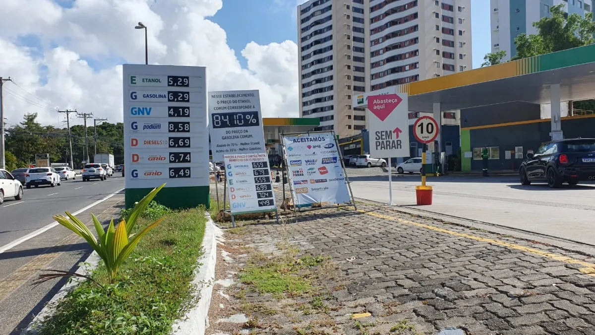 Em alguns postos da capital baiana, a gasolina comum chegou ao valor de R$ 6,29