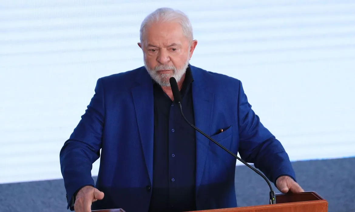 Lula afirmou que teve conversa em vídeo com o presidente da Ucrânia, Volodymyr Zelensky