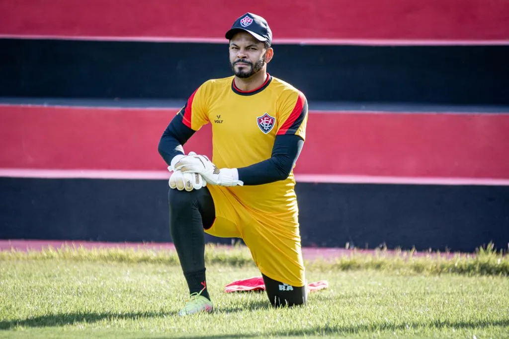 Vitória publica vídeo de Thiago Rodrigues treinando