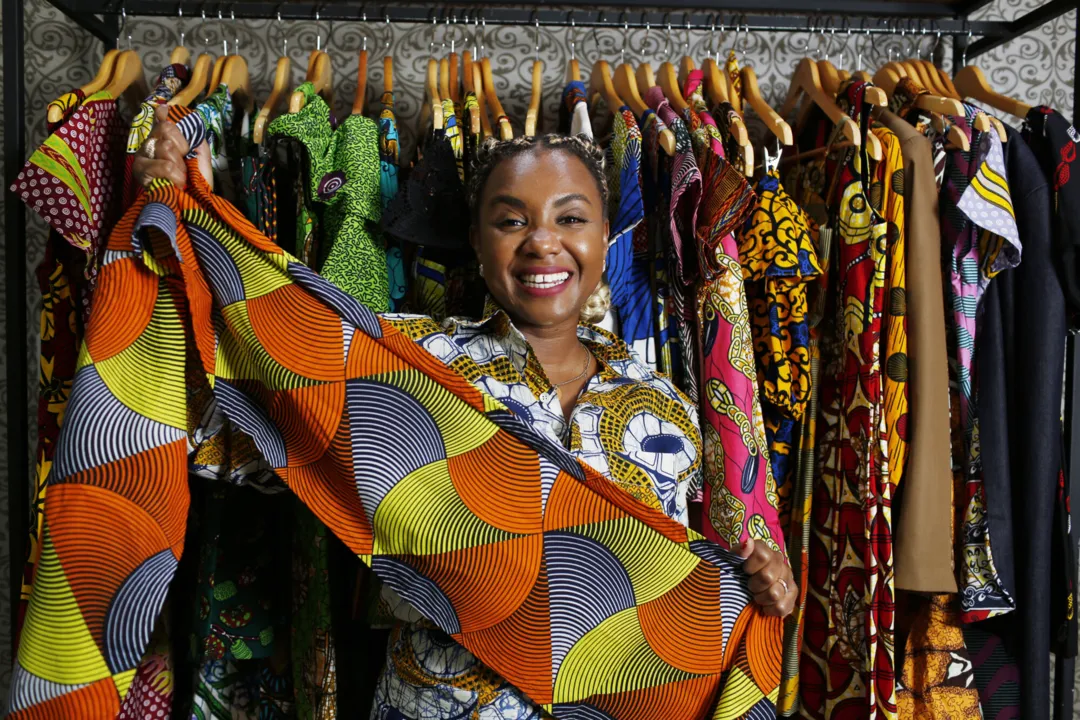 Jamile Musafiri, empresária e proprietária da Madame Nalwango, startup de moda especializada em estampas africanas