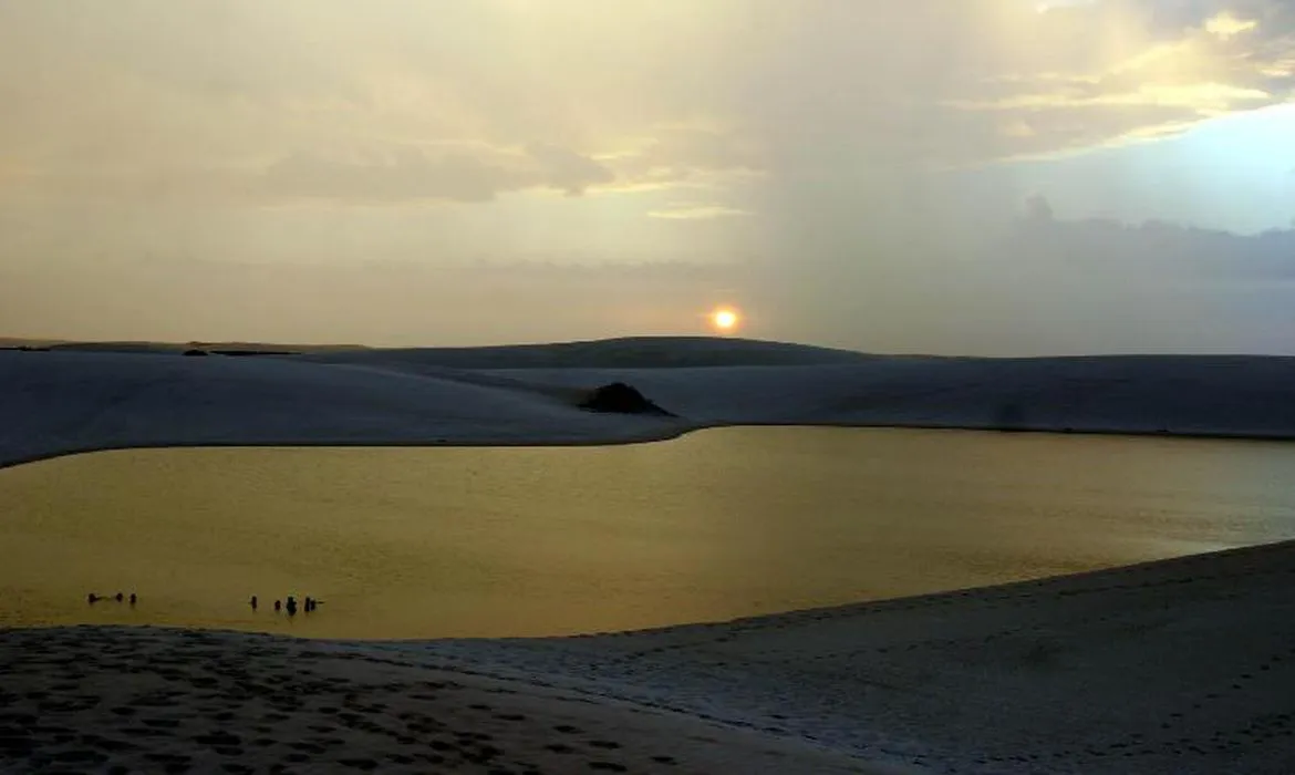 Parque Nacional dos Lençóis fica a cerca de 250 quilômetros (km) da capital São Luís e foi criado há mais de 40 anos