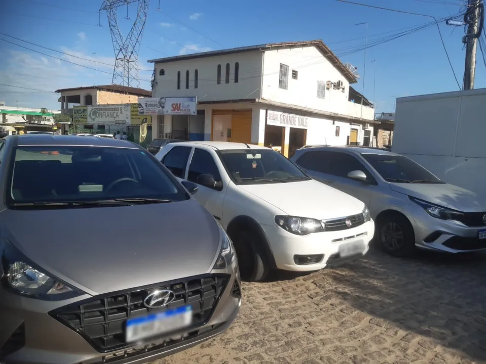 O trio admitiu ter adquirido os carros com terceiros