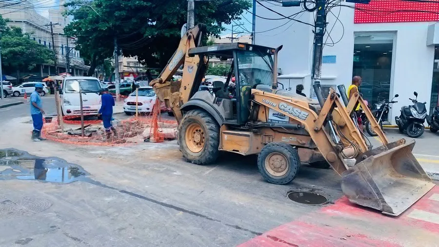 Cratera complicou o trânsito na região da Calçada