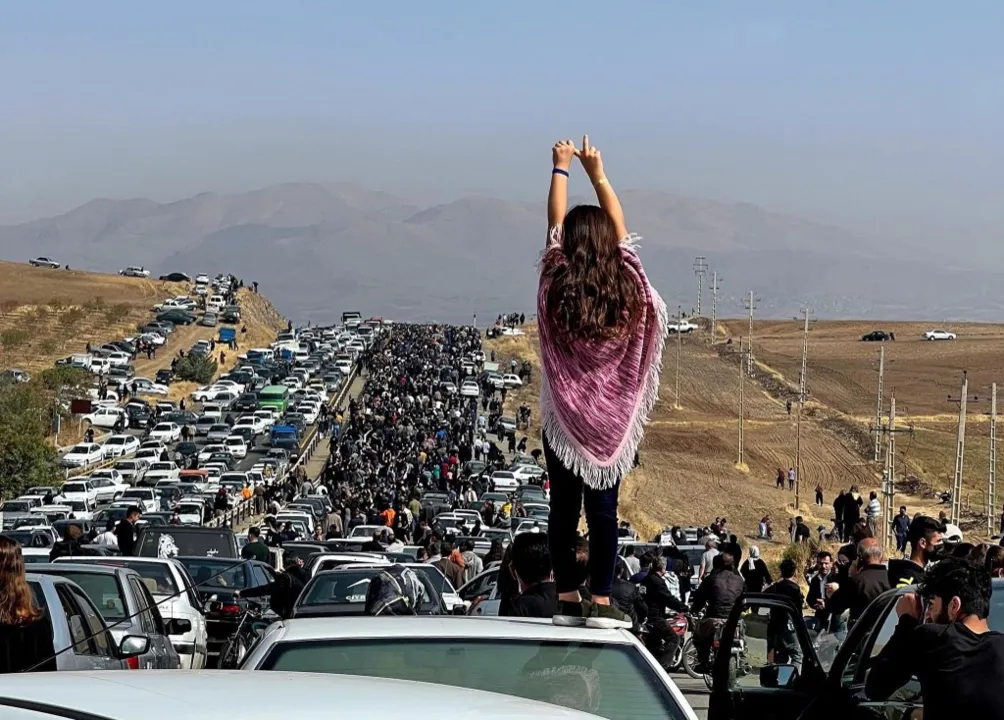 Envenenamentos de meninas iranianas sugerem a continuação da saga fortalecida hoje nas marchas pelo Dia Internacional da Mulher