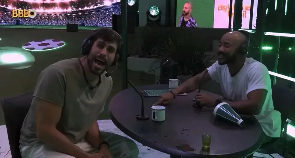 No BBB, Cara de Sapato canta hino do Bahia e diz que é tricolor