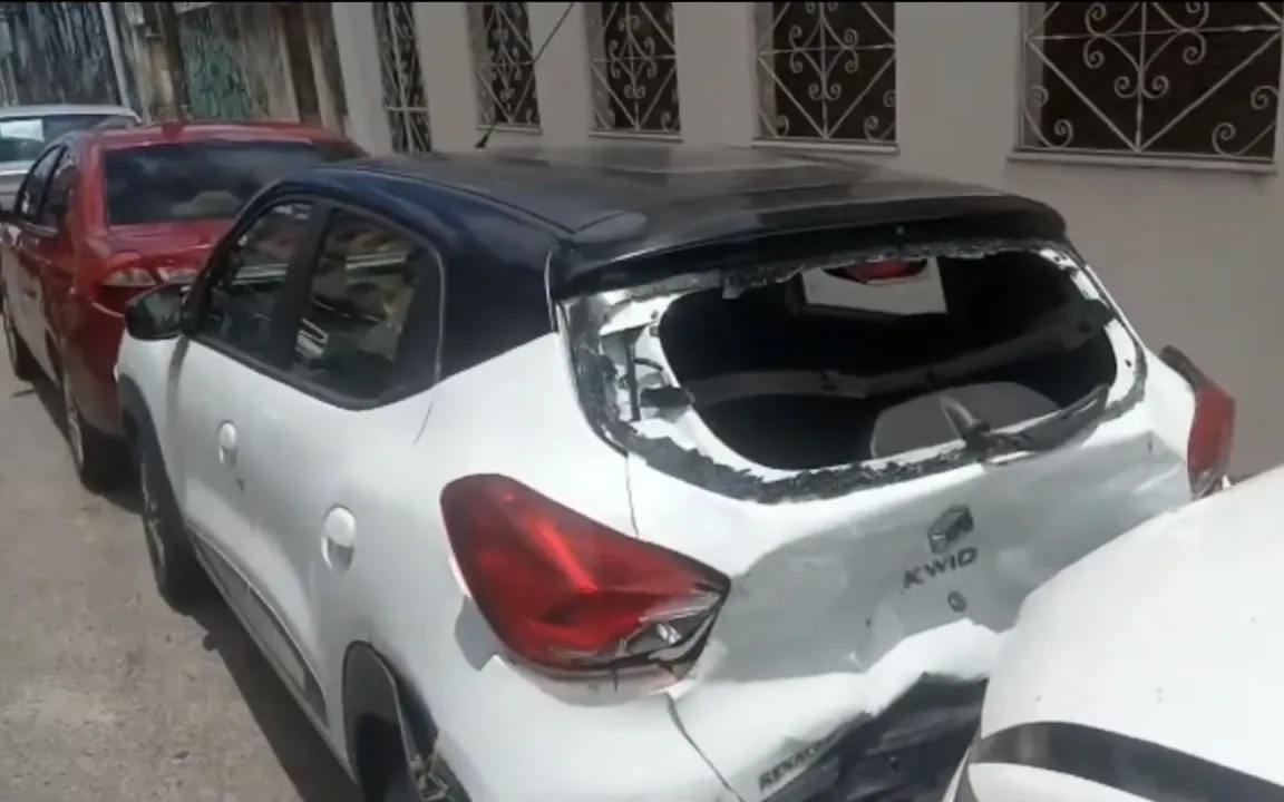 Imagem ilustrativa da imagem Vídeo: caminhão atinge seis carros na Ribeira