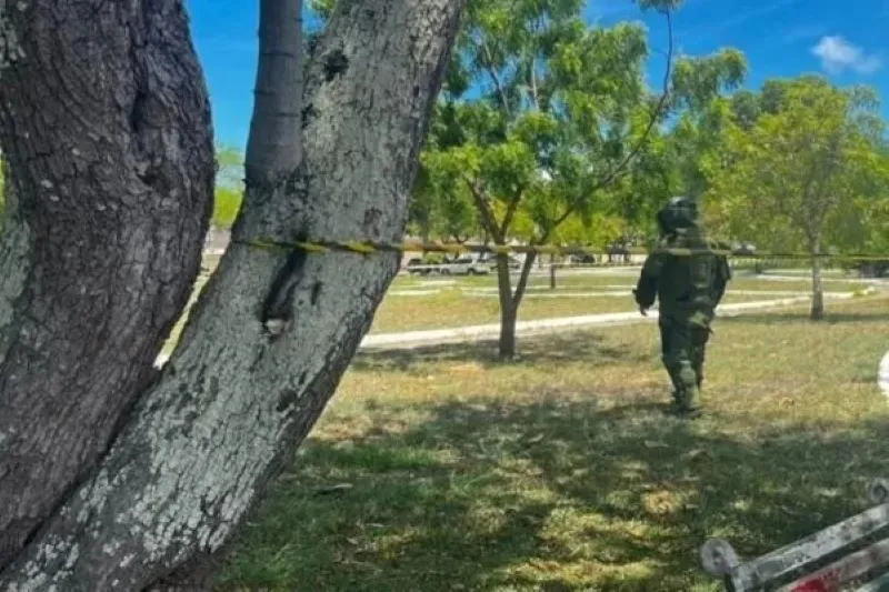 Após análise do material, a retirada da bomba durou mais de duas horas