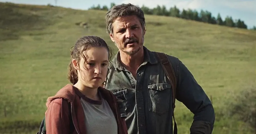 Joel (Pedro Pascal) é contratado para levar Ellie (Bella Ramsey) para sair de uma zona de quarentena